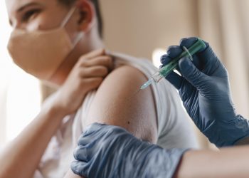 Ministério da Saúde recomenda ampliação da faixa etária para vacina contra a dengue