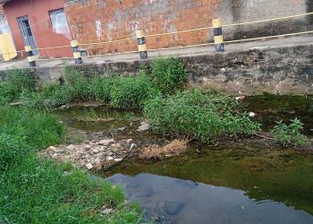 Moradora denuncia lixo acumulado e estrutura deficitária em trecho do Canal do Thermas