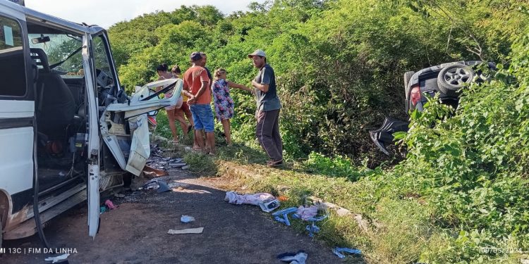 Cinco pessoas seguem internadas após acidente com transporte escolar