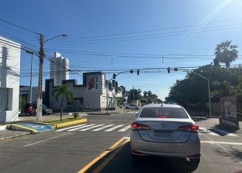 Semáforo na Avenida João da Escóssia começa a funcionar