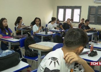 Estudantes de escola estadual denunciam falta de professores na reta final do Ensino Médio