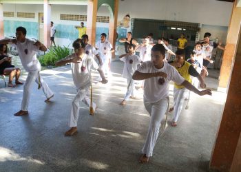 Projeto social de capoeira muda a vida de jovens no Bairro Barrocas