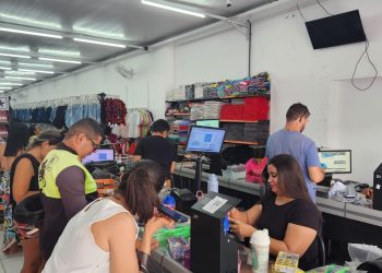 Lojas do Centro permanecem abertas neste feriado em função dos festejos do Pingo da Mei Dia