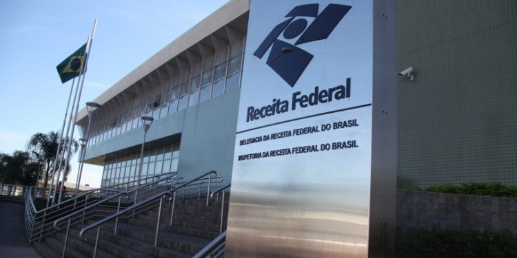 Presidente Lula anuncia sanção de reajuste na tabela do imposto de renda