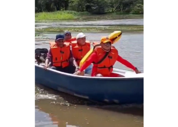 Bombeiros auxiliam população ilhada após sangria da Barragem de Umari