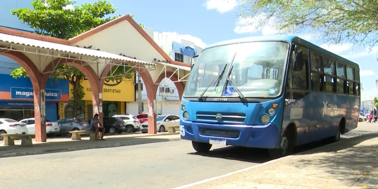Motoristas denunciam pagamento irregular por empresa de ônibus