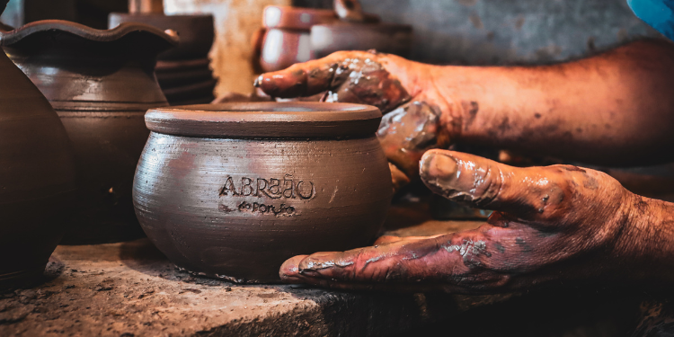 Do barro à tradição: a arte que sustenta