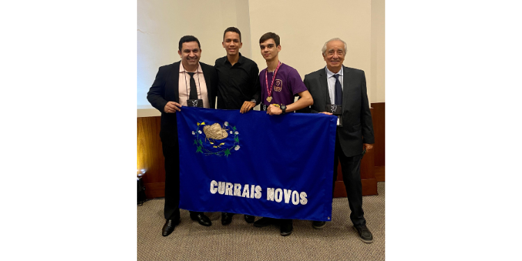 Estudante de Currais Novos recebe medalha de ouro na Olimpíada Brasileira de Matemática