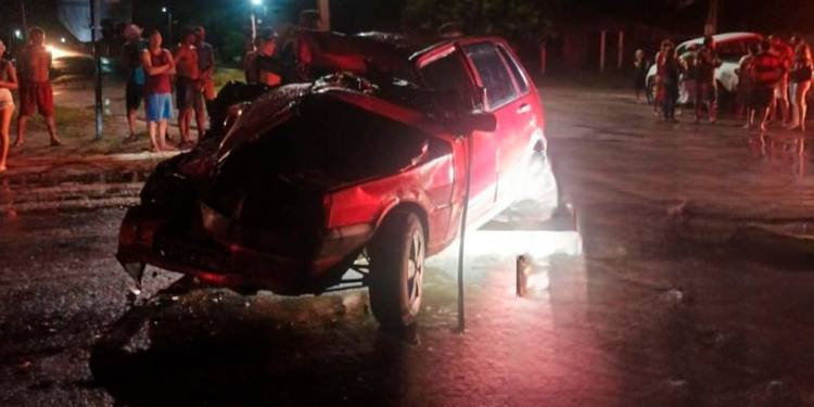 Acidente envolve dois veículos na BR-304 em Assú; motorista ficou preso nas ferragens