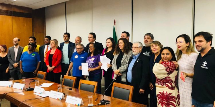 Servidores da UFERSA encerram greve