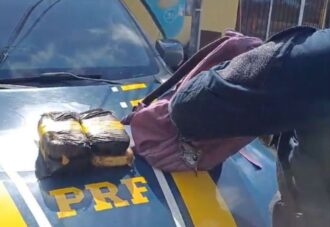 Mulher é presa em ônibus interestadual por porte de droga