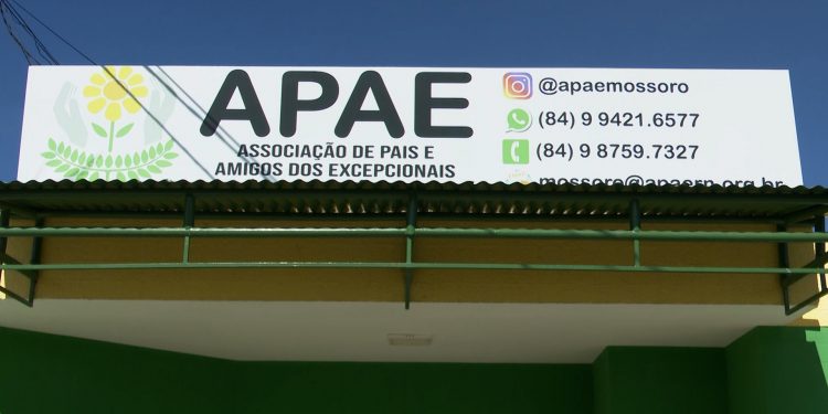 Apae Mossoró oferece água potável através do projeto “Água de Beber”