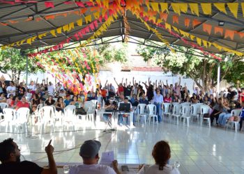 Docentes da Uern aprovam contraproposta salarial em assembleia extraordinária