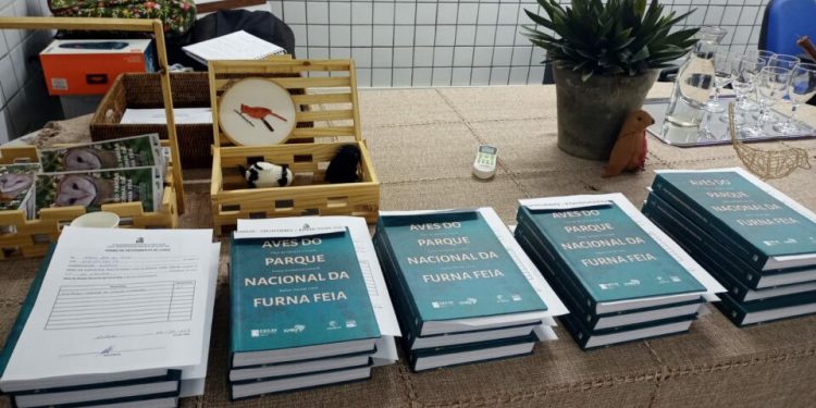 Produzido pela Ufersa, Livro “Aves do Parque Nacional da Furna Feia” é semifinalista do Prêmio Jabuti