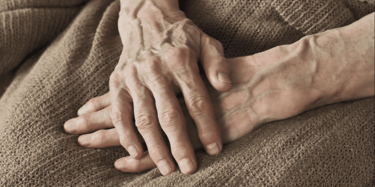 Polícia procura mulher suspeita de roubar R$ 88 mil de idosa em Francisco Dantas