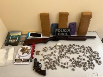 Polícia Civil prende suspeito de homicídio em Areia Branca e apreende drogas e armas