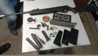 Polícia Militar apreende drogas e munições em residência no Abolição I
