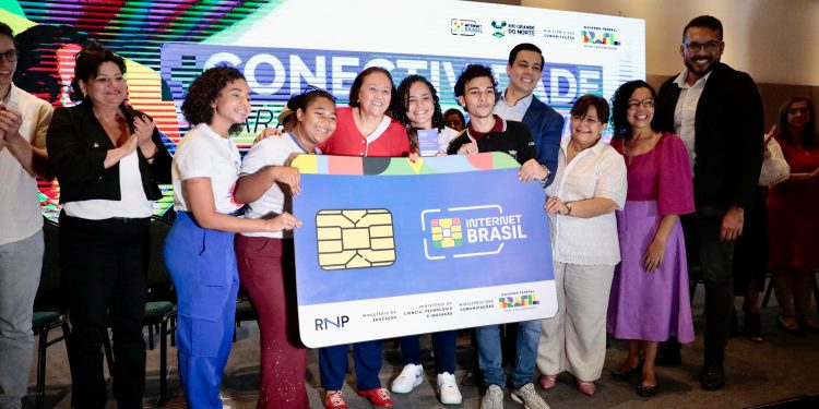 Programa Internet Brasil distribui mais de 7 mil chips de internet para estudantes do Rio Grande do Norte