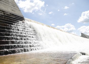 Governo recebe outorga para fornecer água a comunidades do Complexo de Oiticica