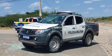 Viatura da Polícia Militar tomba durante perseguição em Mossoró