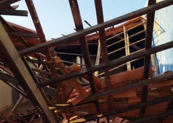 Parte da cobertura do Cras do Bom Jesus desaba