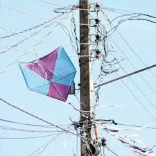 Brincadeira com pipa causa falta de energia em bairros de Mossoró