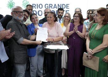 Governadora envia projetos de recomposição salarial dos servidores da Uern à Assembleia Legislativa