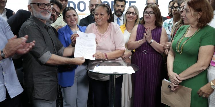 Governadora envia projetos de recomposição salarial dos servidores da Uern à Assembleia Legislativa