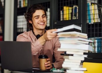 MEC divulga edital do Fies para segundo semestre de 2024; inscrições abrirão nesta quinta (22)