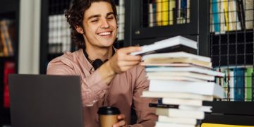 MEC divulga edital do Fies para segundo semestre de 2024; inscrições abrirão nesta quinta (22)