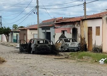 Carros são incendiados no Abolição 4 em Mossoró