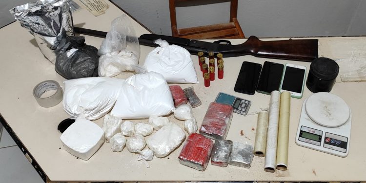 Homem é preso em Caraúbas por tráfico de drogas e posse ilegal de arma