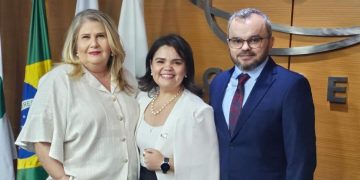 Reitora da Uern toma posse na Abruem