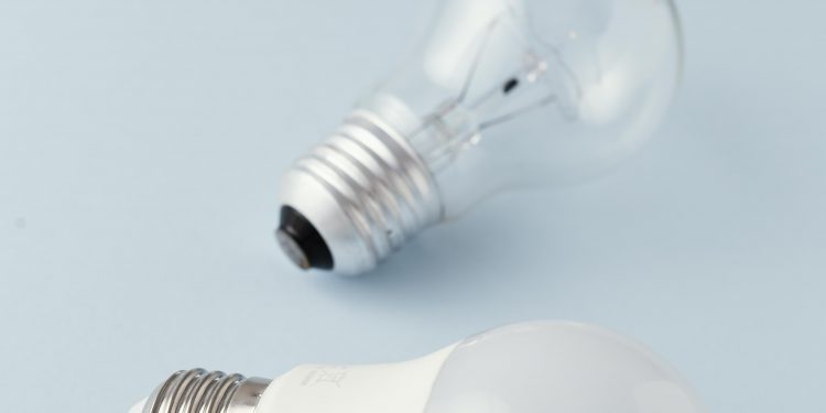 Clientes de Apodi podem trocar lâmpadas antigas por LED em ação da Neoenergia Cosern