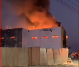 Bombeiros do RN continuam combatendo incêndio em supermercado de Assú