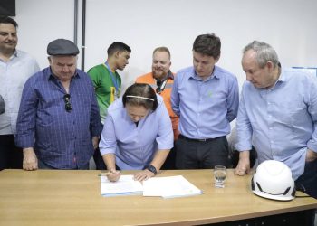 Governadora Fátima Bezerra visita fábrica Usibras e assina contratos para o gasoduto Mossoró-Areia Branca