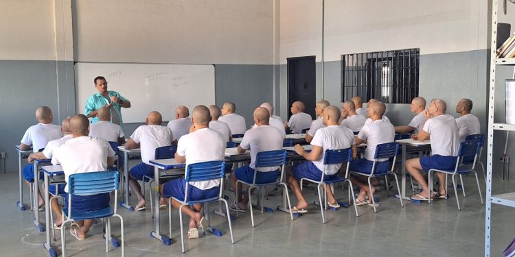 Internos da Mário Negócio iniciam curso de eletricista através do SENAI