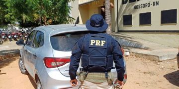 Polícia Rodoviária Federal prende homem e recupera veículo roubado em Mossoró