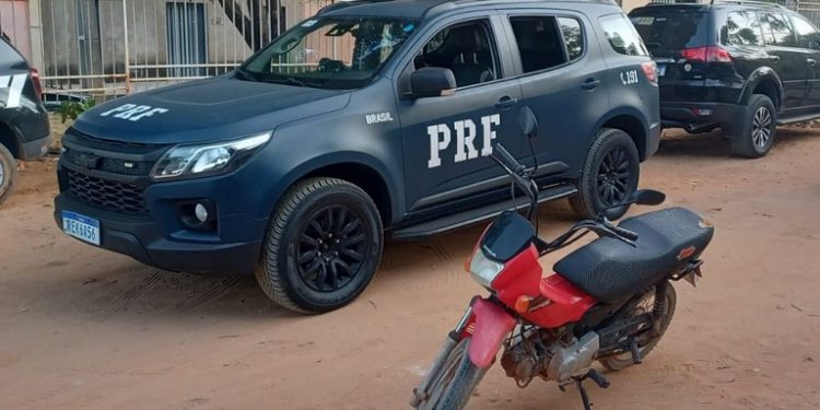 Polícia Rodoviária Federal recupera veículo em Mossoró