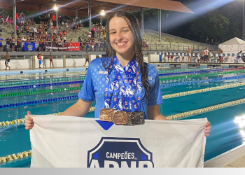 Beatriz Soeiro conquista várias medalhas no Norte-Nordeste de Natação em Manaus