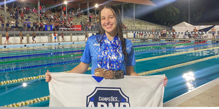 Beatriz Soeiro conquista várias medalhas no Norte-Nordeste de Natação em Manaus