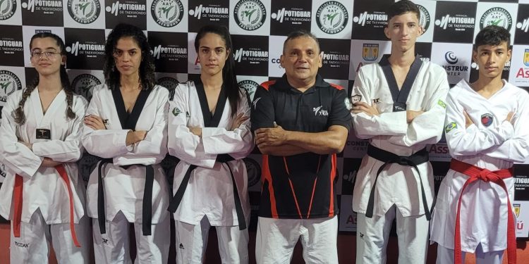 Atletas assuenses embarcam para o Campeonato Brasileiro de Taekwondo