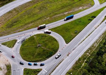 Governo anuncia entrega das obras da Reta Tabajara e prevê licitação para duplicação da BR-304 até o fim do ano