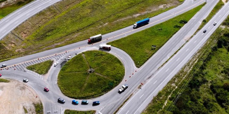 Governo anuncia entrega das obras da Reta Tabajara e prevê licitação para duplicação da BR-304 até o fim do ano