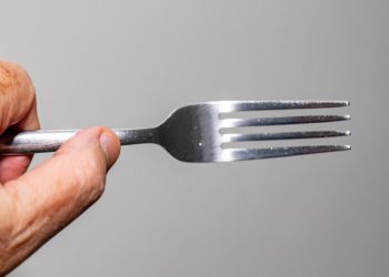 Homem é preso em Areia Branca suspeito de agredir irmã com golpes de garfo na cabeça