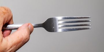 Homem é preso em Areia Branca suspeito de agredir irmã com golpes de garfo na cabeça