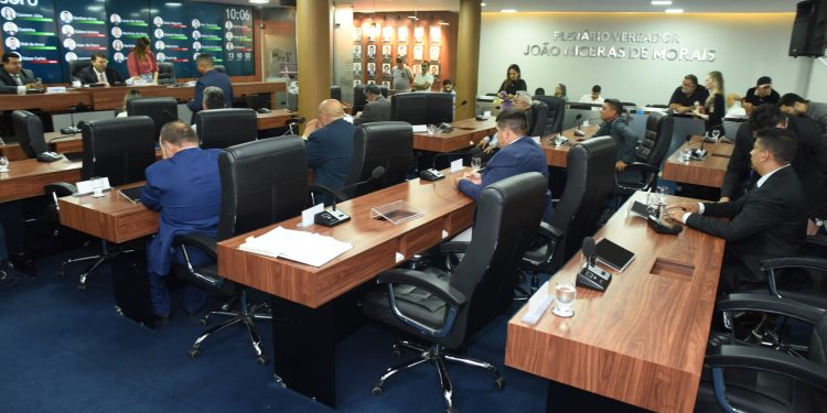 Câmara Municipal de Mossoró afasta Isaac da Casca e convocará suplente