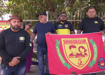 Funcionários terceirizados da Ufersa realizaram manifestação após anúncio de demissões