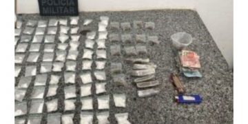 Polícia Militar de Baraúna realiza prisão na “Rua da Vara” por tráfico de drogas