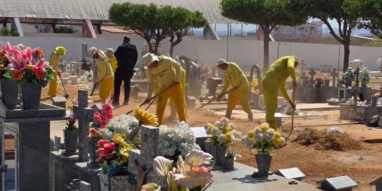 Presos revitalizam cemitérios de Pau dos Ferros para o Dia de Finados